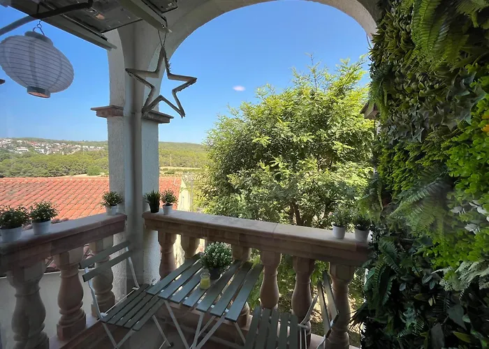 Apartament De La Madrona 1St Floor Easy Street Parking