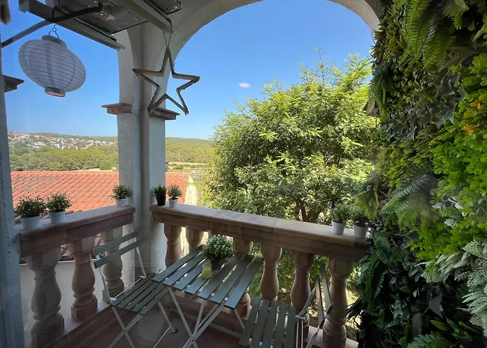 Apartament De La Madrona 1St Floor Easy Street Parking