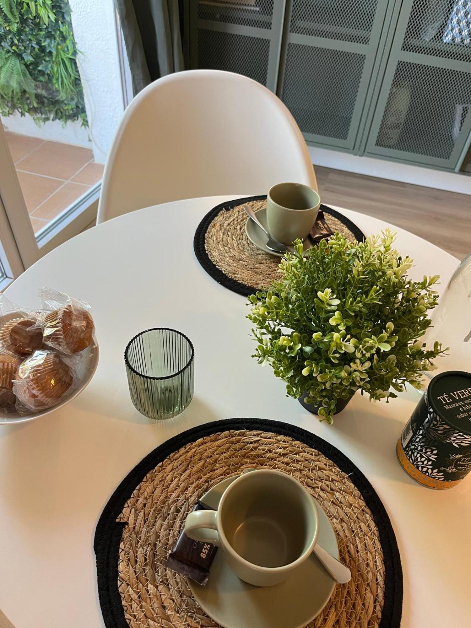 De La Madrona 1st Floor Easy Street Parking Apartment *