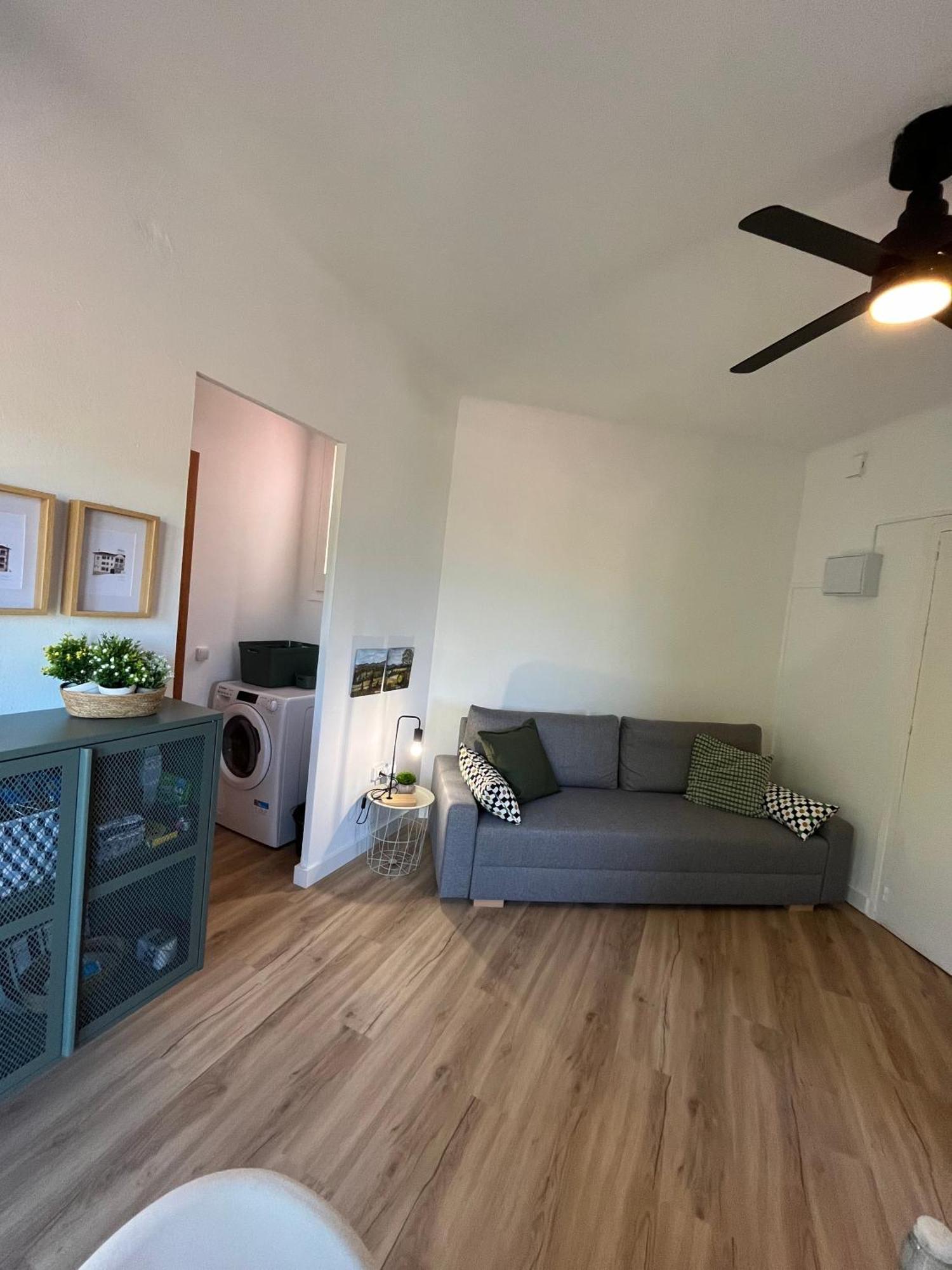De La Madrona 1st Floor Easy Street Parking Apartment